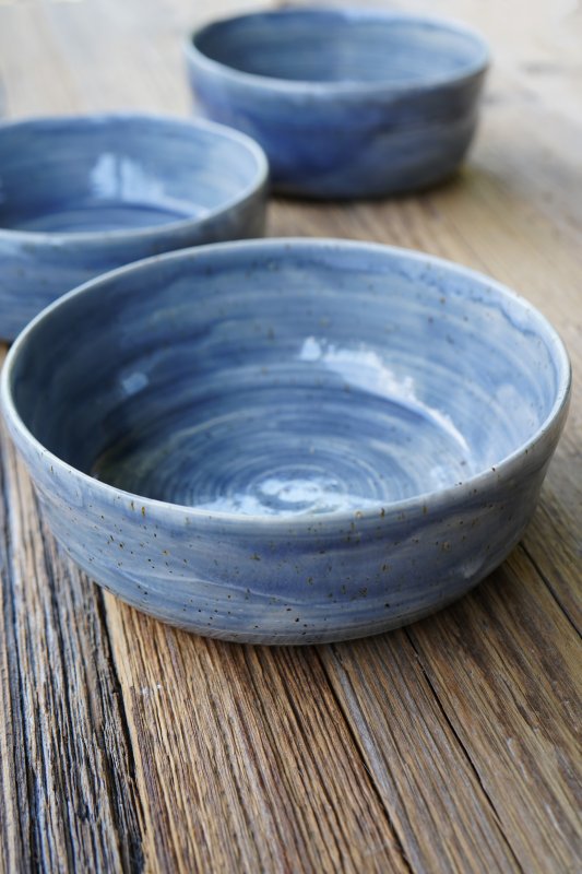 handgetöpferte Müsli Pasta Bowl aus Keramik - graublau schattiert glänzend